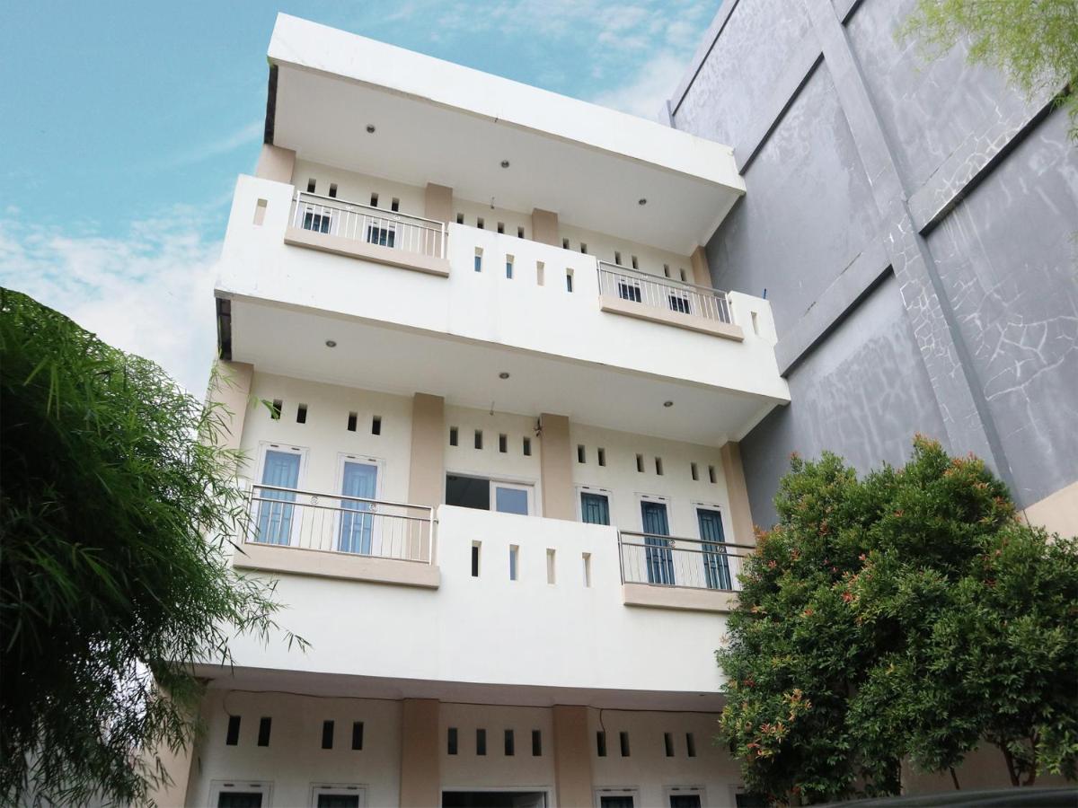 Oyo 1649 Grya Lavinsa Hotel Padang  Exterior photo